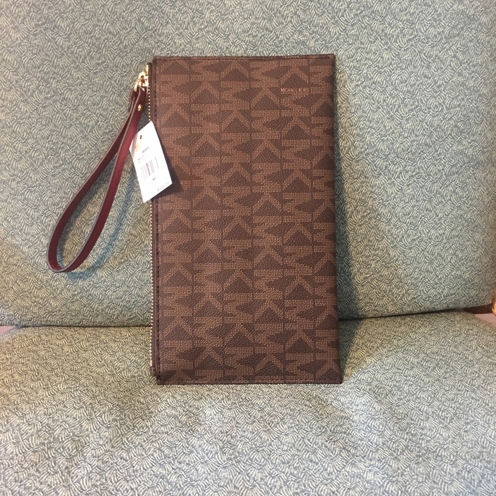 Michael Kors Large Heart Zip Clutch in Brown - Picture 2 of 4